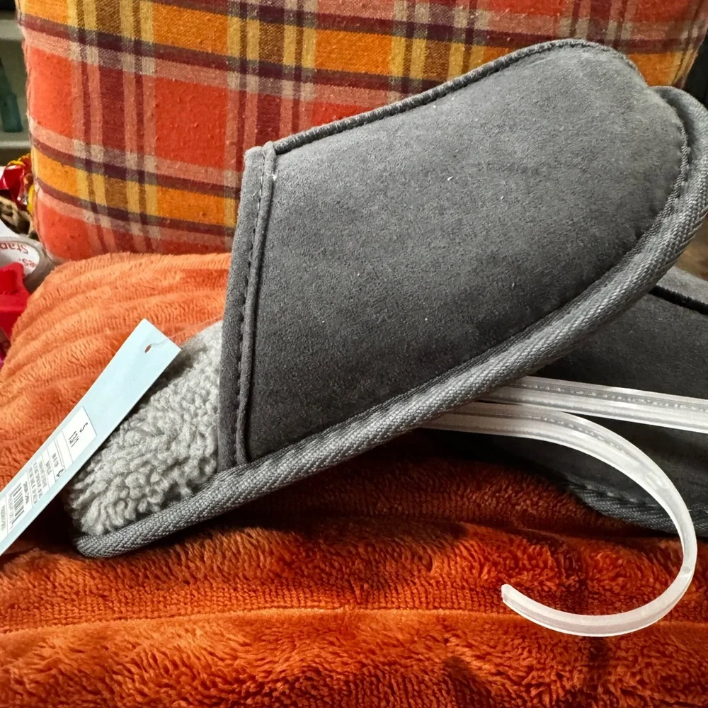 Cat & Jack Children’s Charcoal Slippers
